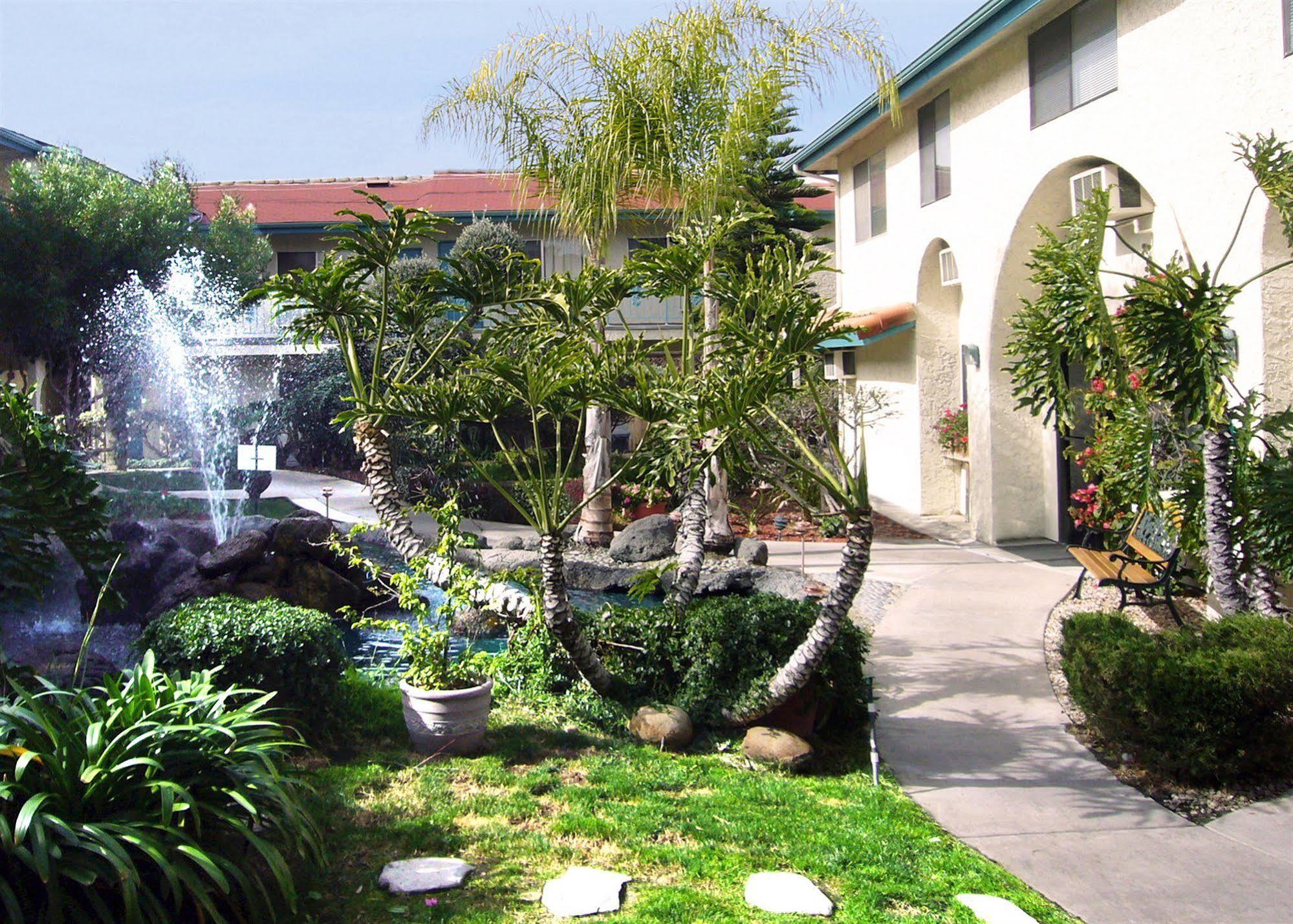 California Hotel 2*